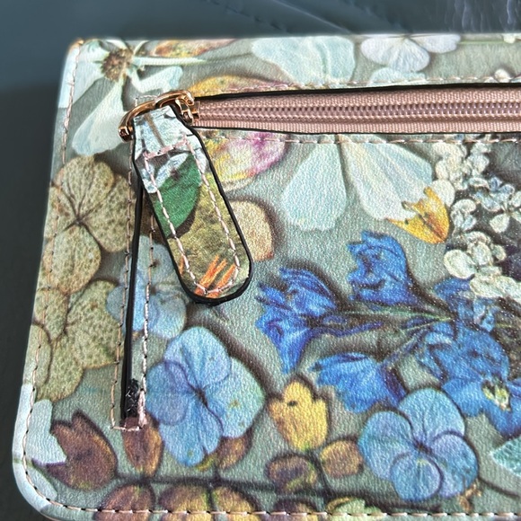 Aphison Floral Leather Wallet - Picture 4 of 7